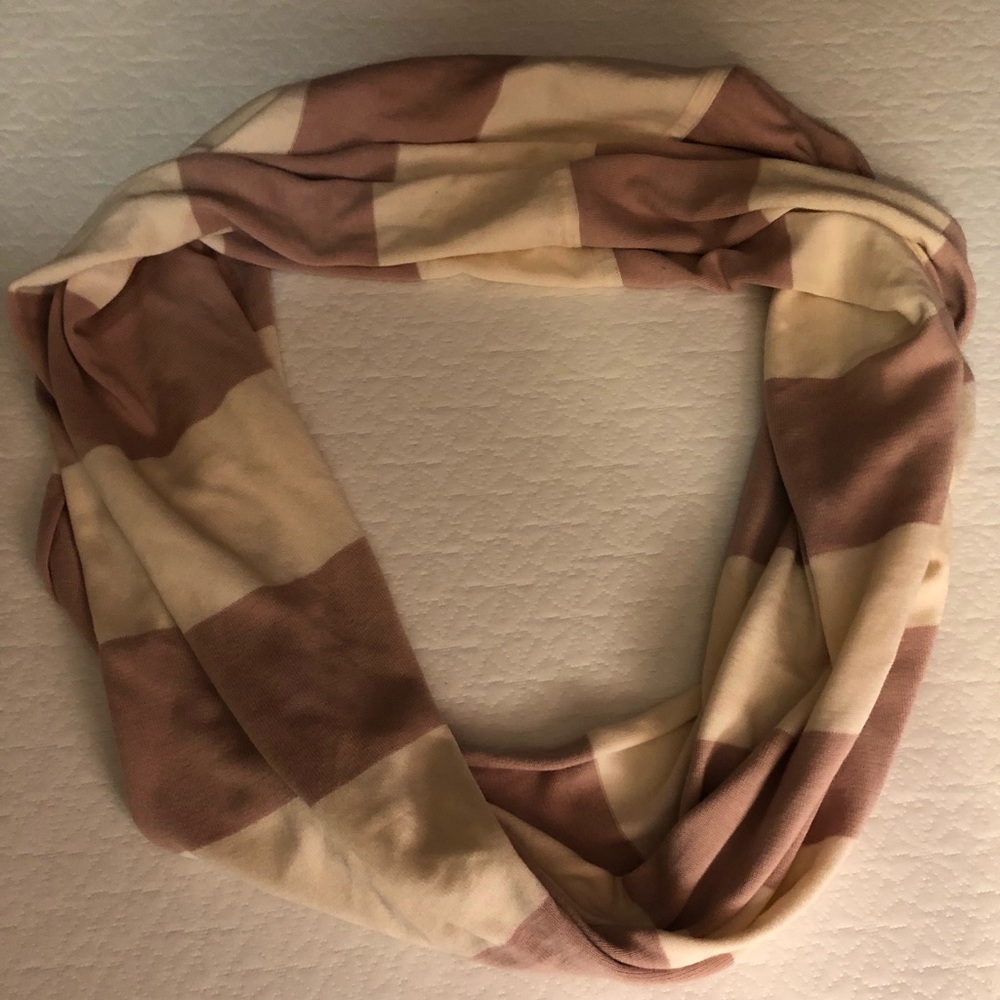 Lululemon infinity scarf